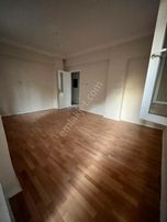 Yeşilyurtta 2+1 Katta Eşyasız Kiralık Daire