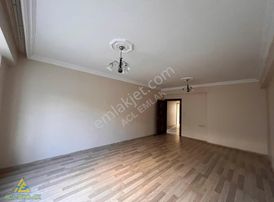 Karaköprü Akbayır 2.35 De Cadde Üstünde 3+1 Acil Satılık Daire