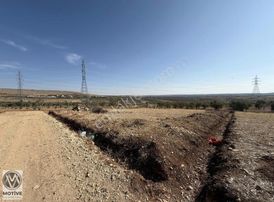 Açık Manzaralı Yol Üzeri Satılık Arazi