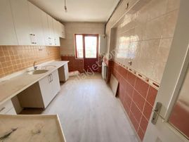 Beşikkaya Mahallesinde Orta Katta Daire