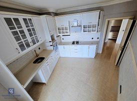 Beylikdüzü Yeşilkent2 Sitesinde 3+1 Satılık Daire Net 140m2