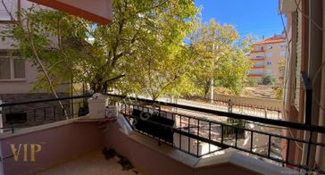 Vip Gayrimenkul'den Çarşı Merkezinde 1.kat 3+1 Daire