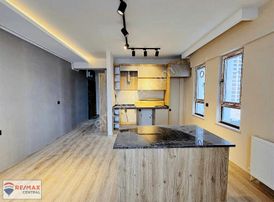 Remax Centralden Lokman Hekim Caddesinde Fırsat 1+1