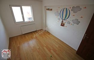 Gamze Emlak'tan Malazgirt'te^köşe Bina^ön Cephe^geniş M2 Daire!