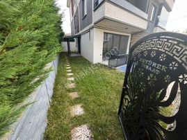 Karasuda M.bahçeli M.havuzlu Yol Cepheli Satılık 3+1 Villa