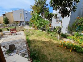 Torasan'da Havuzlu Site İçinde Müstakil Girişli Geniş Bahçeli