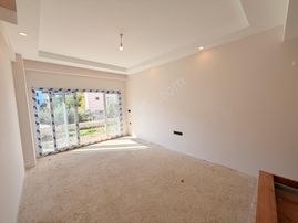 Kuşadası Güzelçamlı’da Oturma Hazır Bahçeli Satılık 2+1 Daire