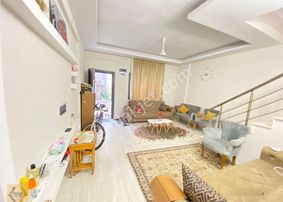 Ürkmez De Denize 250m Salon Mutfak Ayri Satılık 3+1 Villa