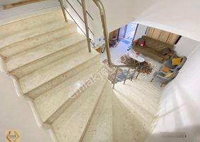 Ürkmez De Denize 250m Salon Mutfak Ayri Satılık 3+1 Villa