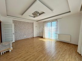 Mertcan'dan Kurtköy Güvenlikli Sitede İskanlı Ara Kat Balkonlu 3+1