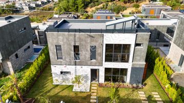 Kuşadası Soğucak'ta Oturuma Hazır Müstakil 6+1 Villa