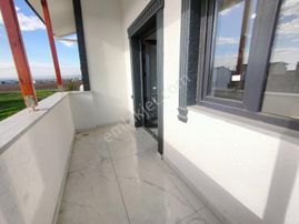 Kartallar'dan Yola Cephe Alttan Isıtmalı Şirin Lüks Yazlık Villa