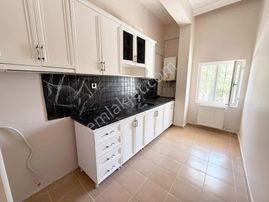 İncirli Mahallesi'nde Cadde Yakınında 2+1 Daire