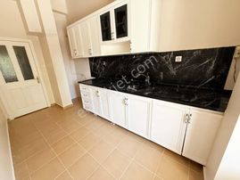 İncirli Mahallesi'nde Cadde Yakınında 2+1 Daire