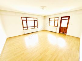 Şentepe'nin Kalbinde Tüm Banka Ve Kurumların Olduğu Caddede Satılık 3+1