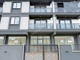 Kumbağ İşlek Ana Cadde Üzerinde Geniş Ve Depolu Kiralık Dükkan