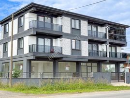 Kumbağ İşlek Ana Cadde Üzerinde Geniş Ve Depolu Kiralık Dükkan