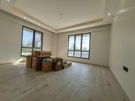 Hak Emlak'tan Ebeveyn Banyolu Prestij 1 Yanı Satılık 3+1 Daire