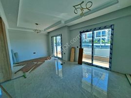 Uytundan Edremit Cennetayağında Bahçeli Lüks 4+1 Villa