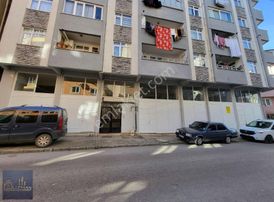 Uzman Emlak'tan 380 M2 İşlek Cadde'de İçi Yapılı Satılık Dükkan.