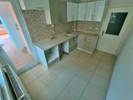 Uytundan Kadıköyde Ayrı Mutfaklı Doğalgazlı Geniş 3+1 Daire