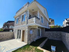3+1 Denize 50 Mt.mesafede, Müstakil Havuzlu, Merkezi Konumda Lüks Villa