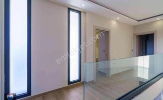 Kuşadası Karaova Da 1100 M2 Arsa İçerisinde Satılık 4+1 Lüks Vılla