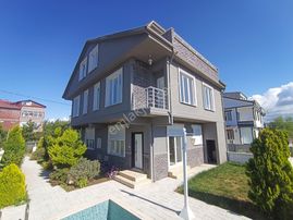 3+1 Müstakil Havuzlu , Genş Bahçeli, Denie Yakın Villa - Vılla For Sale
