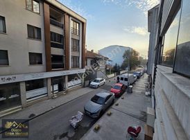 Cedidiye Mahallesi Nimet İş Merkezinde 90m2 Satılık Ofis