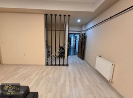 Cedidiye Mahallesi Nimet İş Merkezinde 90m2 Satılık Ofis