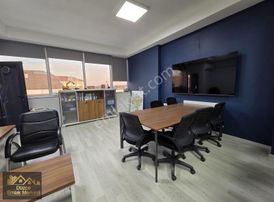 Cedidiye Mahallesi Nimet İş Merkezinde 130m2 Satılık Ofis