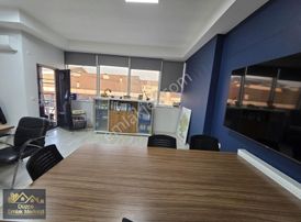 Cedidiye Mahallesi Nimet İş Merkezinde 130m2 Satılık Ofis