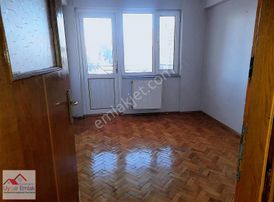 Ataevler Cumhurıyet Mah Nesrın Fuatbursalı Okul Yanı Sıte İçı