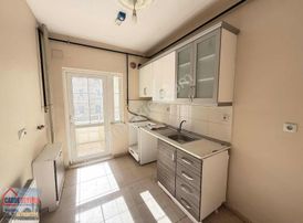 Cadde Seyrandan Satlık 2+1 Ara Kat Acil Acil