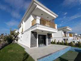 Kuşadası Davutlar'da Sıfır Özel Havuzlu Villa