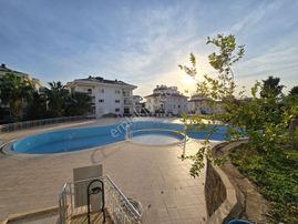 Alanya Oba’da Merkezi Konumda 3+1 Bakımlı Dubleks Daire – Havuzlu Sitede