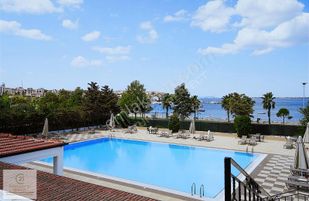 Site İçinde Bahçeli Havuzlu K.otoparklı Güvenlikli Villa