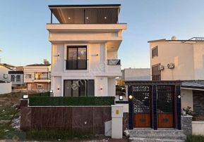 Didim Efeler’de Acil Satılık Sıfır 3+1 Müstakil Girişli Geniş Teraslı Bahçeli Ön Cephe Lüks Villa