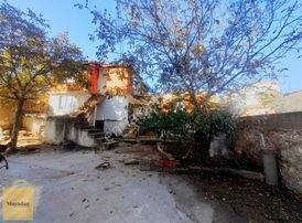 Mayadan Akalar Mah. İçerisinde Ev Bulunan Satılık Arsa