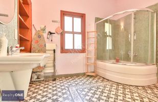 R-one Serdar-ı Ekrem'de Tarihi Binada Eşyalı Kiralık Daire-eng