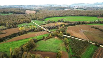 4021+ 868 M2 İki Adet Yan Yana Kadastro Yolları Mevcut 4889 M2