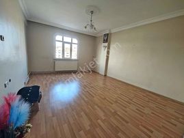 Yıldız Dan Çobançeşmede Geniş Kredisiz 2+1 Normal Kat Daire