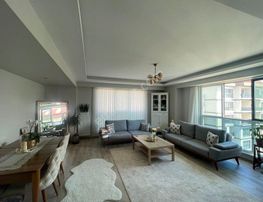 Mertcan Dan Royal Garden'de Ebeveyn Banyolu 3+1 Deniz Manzaralı - İskanlı