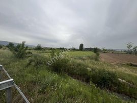 Ata Emlaktan Yol Kenarı Tarla