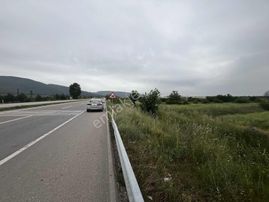 Ata Emlaktan Yol Kenarı Tarla