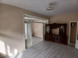 Akçay Emlak'tan Akşehir Gazi Pazarı Yanında Doğalgazlı 2. Kat Kiralık 3+1 Daire