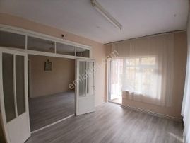 Akçay Emlak'tan Akşehir Gazi Pazarı Yanında Doğalgazlı 2. Kat Kiralık 3+1 Daire