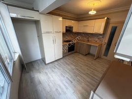 Yiğit'ten Akçay'da Ayrı Mutfak Cam Balkonlu Asansörlü 3+1 Daire