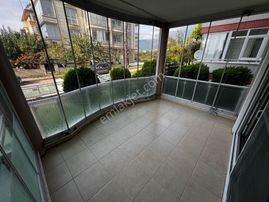 Yiğit'ten Akçay'da Ayrı Mutfak Cam Balkonlu Asansörlü 3+1 Daire