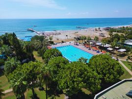 Konaklı Başkent Tatil Sitesinde Satılık 2+1 Daire – Denize Sıfır, Jeneratörlü Aktiviteli